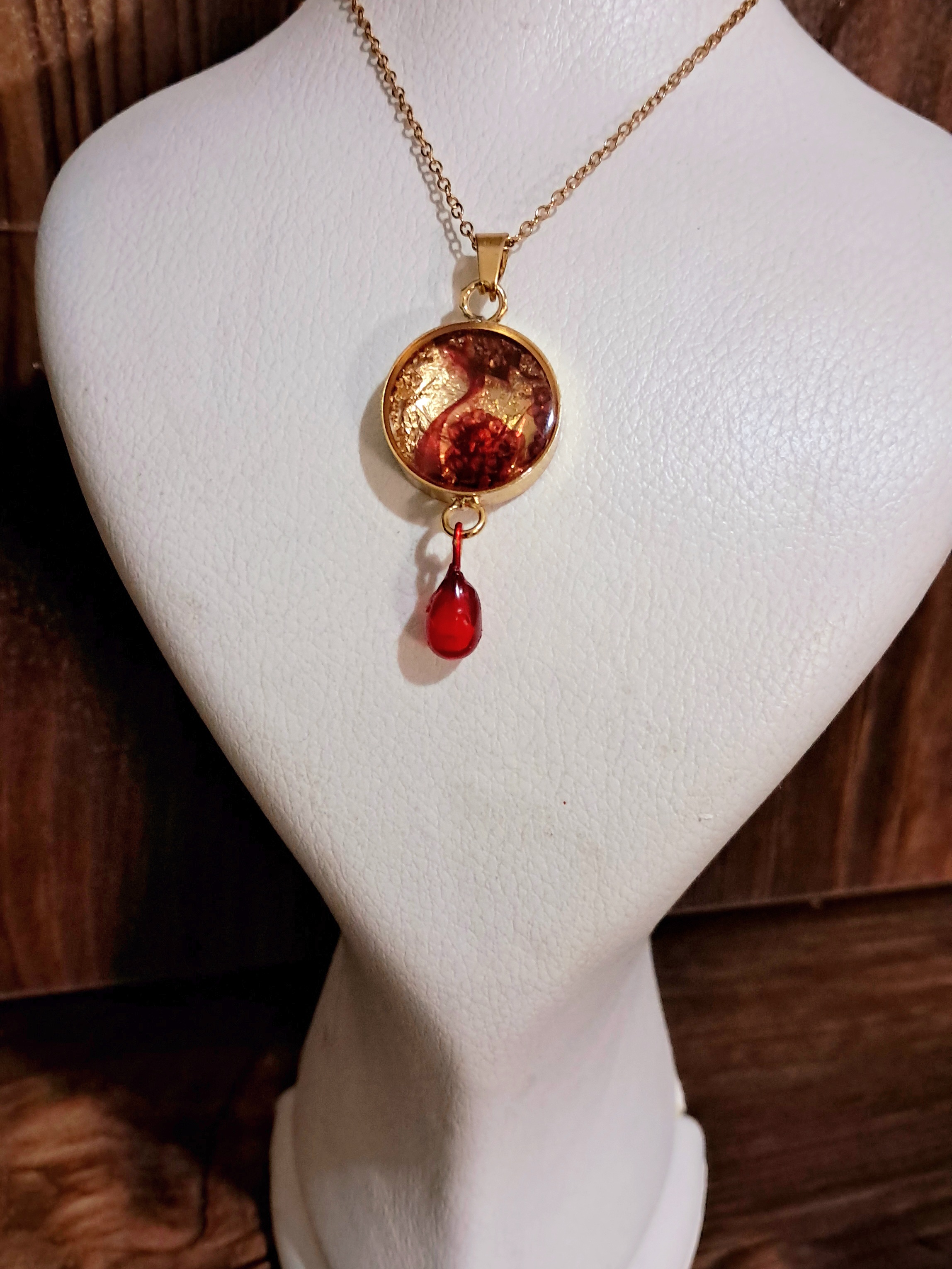 گردنبند زنانه و دخترانه انارینه طرح دانه و یاقوت